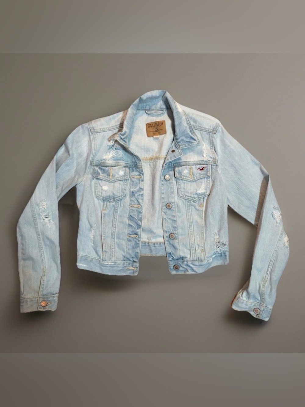 🍁 HOLLISTER Distressed Light Wash Cropped Denim Jacket - Size M 🍁